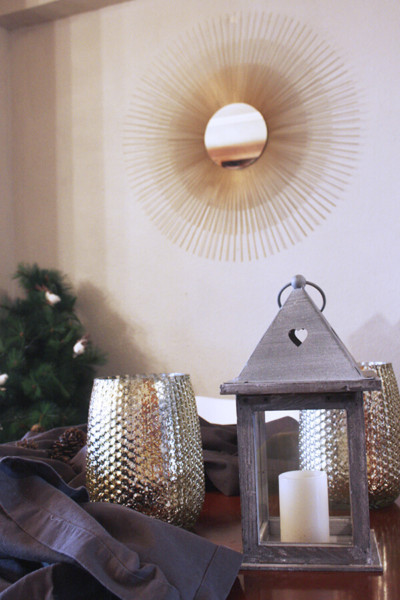 Ideas para decorar en navidad: usa árboles de Navidad mini, farolillos o bolas de nieve ideas para decorar en navidad