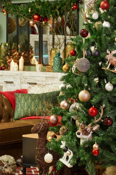 Árbol de Navidad en colores tradicionales Conforama Árbol de Navidad en colores tradicionales Conforama