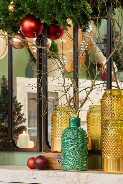 Dorado, verde y rojo, colores de la navidad clásica Conforama Dorado, verde y rojo, colores de la navidad clásica Conforama