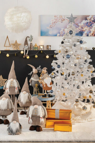 Deja volar tu imaginación y apuesta por un árbol de Navidad en blanco 10 adornos navideños para decorar tu casa estas fiestas