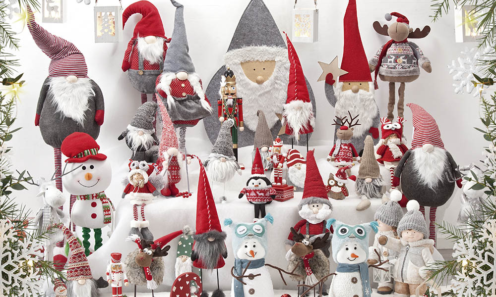 Encuentra muchísima variedad de muñecos de Navidad adornos navideños