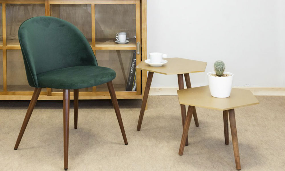 Silla VELVET, de aire retro y tapizada en terciopelo Silla VELVET, de aire retro y tapizada en terciopelo