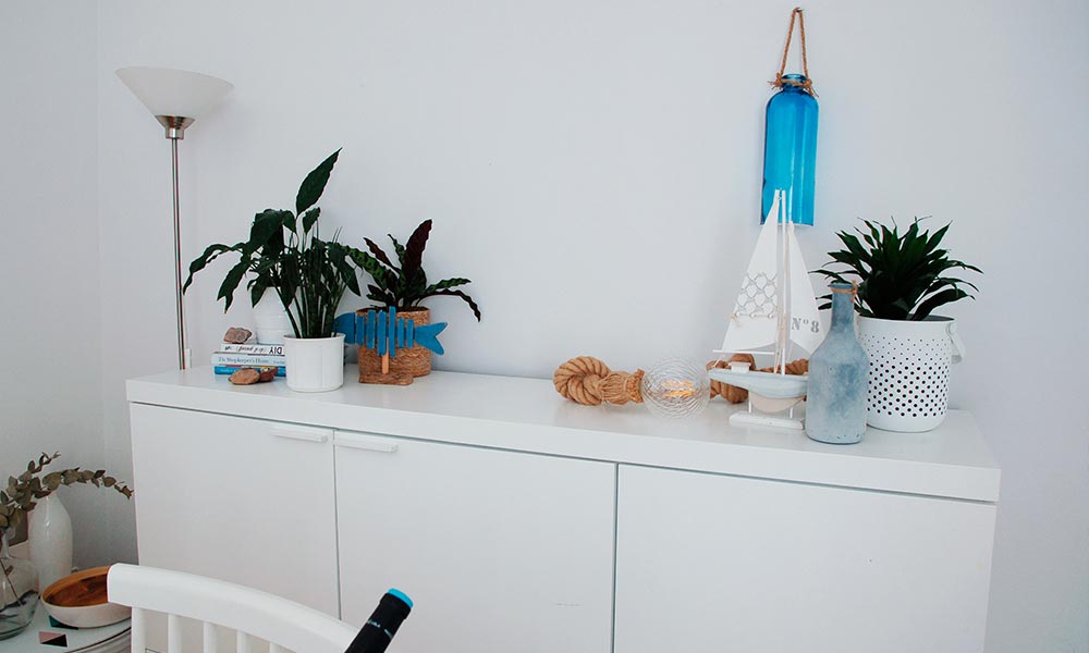 Barcos, nudos, peces, botellas, estrellas de mar… ¡imagina cuántos recursos puedes utilizar! decoracion apartamento playa