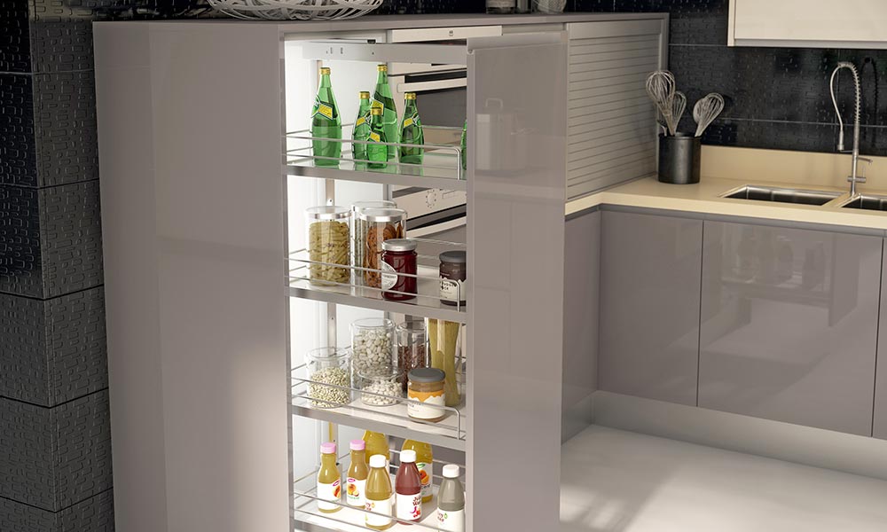 Los muebles de cocina con raíles extraíbles son de lo más cómodos, además de que optimizan el espacio al máximo decoracion apartamento playa