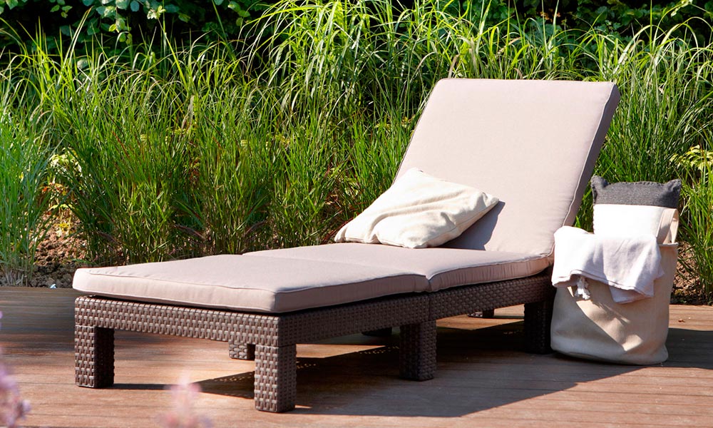 Una tumbona bien cómoda es el elemento ideal para tu terraza decoración áticos