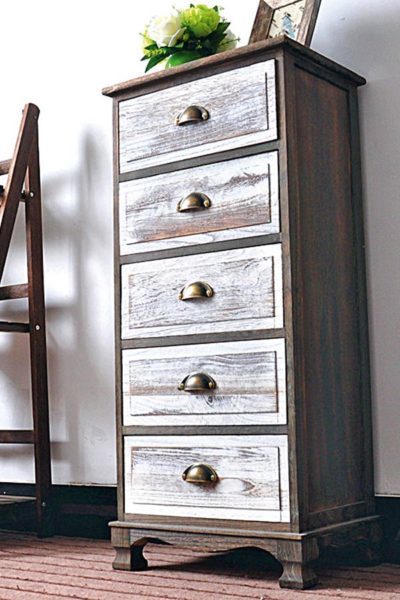 Un mueble con efecto envejecido es el mejor aliado en una decoración vintage decoración vintage