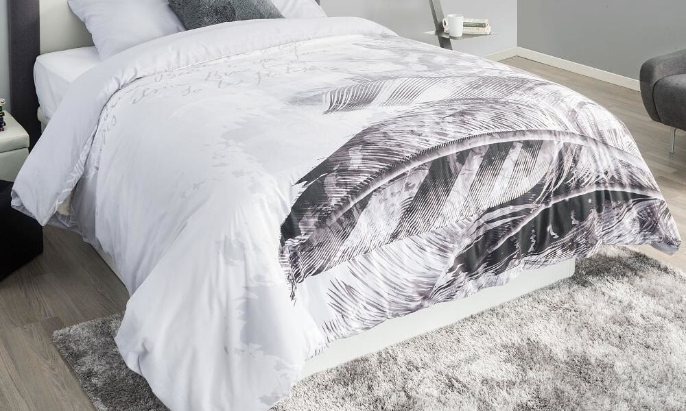 También es importante el uso de colores y diseños neutros en los textiles de la casa, ¡consíguelo con la funda nórdica PLUMAS! espacio zen Decoración para un espacio zen en el dormitorio