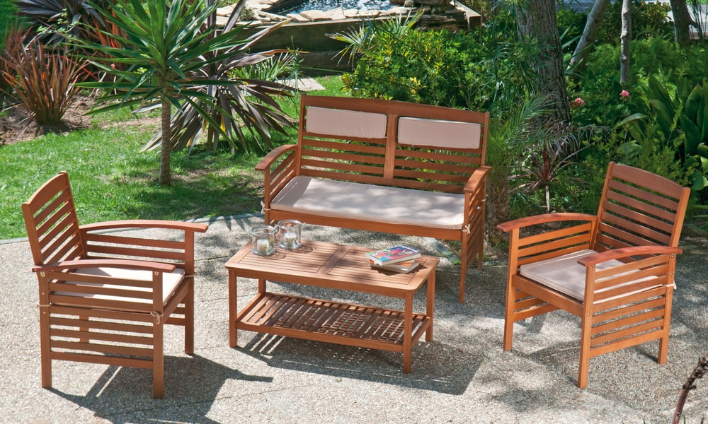 Conjunto de mesa, banco y 2 sillones BAHAMAS, en una terraza exterior como cuidar las plantas de exterior
