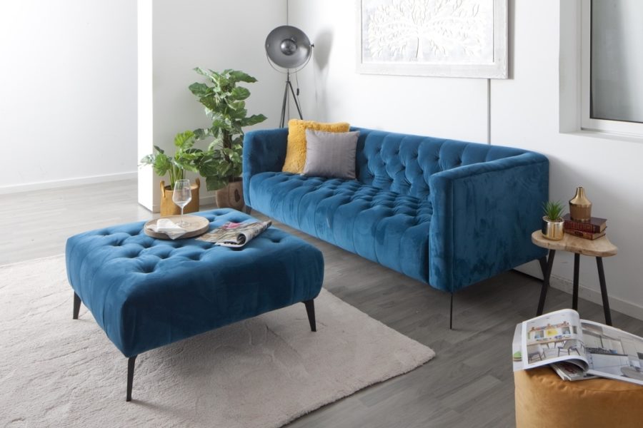 Sofá de terciopelo VEGA con pouf a juego tendencias salon