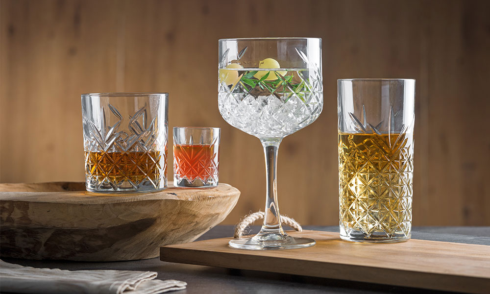 Saber elegir la copa adecuada para cada bebida también es un arte. La TIMELESS es una excelente elección comida para amigos en casa