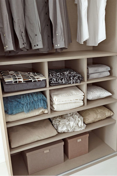 como organizar un armario de ropa