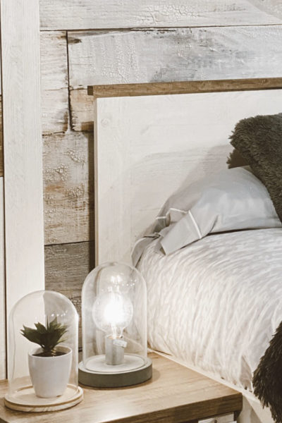 Añadir puntos de luz es chic y funcional dormitorio matrimonio madera ilu
