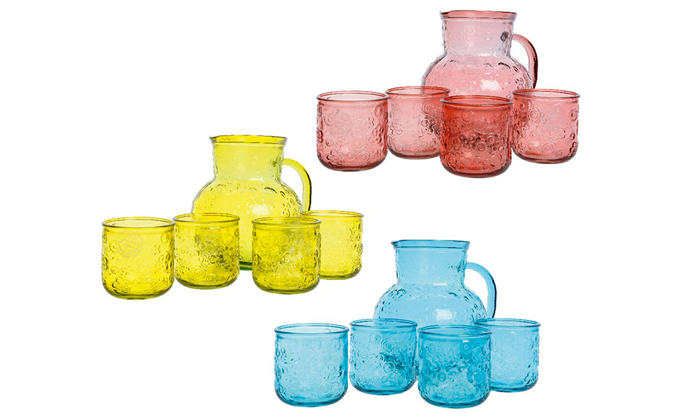 La jarra y vasos FLOWER es una opción perfecta para dar color a tu mesa en tu fiesta hawaiana temáticas para fiestas