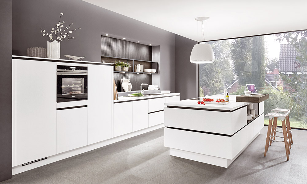La cocina CAMAIEU dispone de una isla perfecta para colocar el fregadero, la zona de trabajo o una zona office distribución cocinas