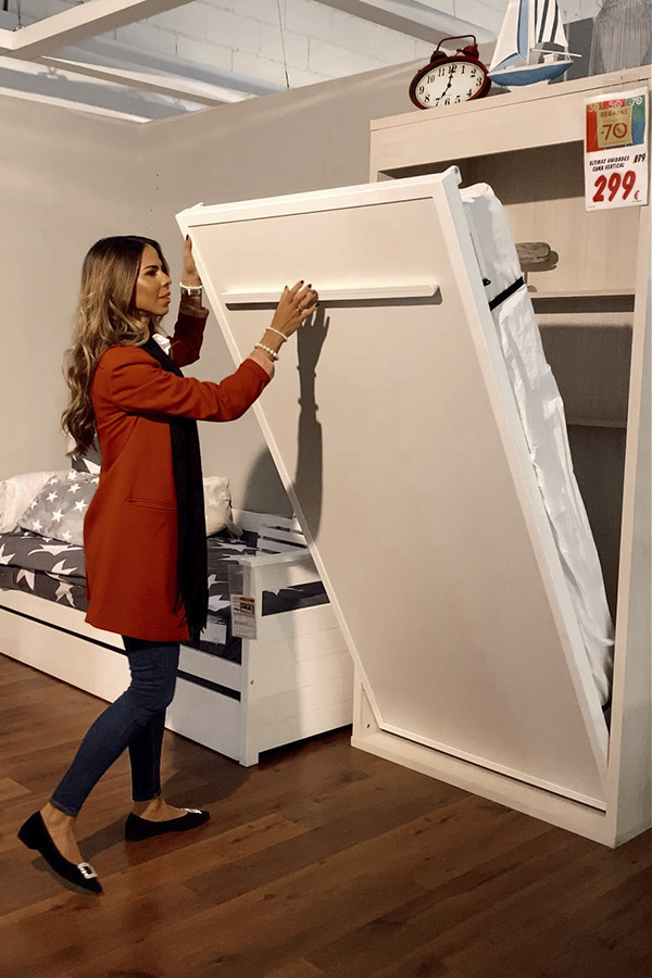 La cama abatible SPACE UP es perfecta para casas con poco espacio disponible. Su diseño y combinación de colores aportará modernidad a cualquier estancia. rebajas de conforama