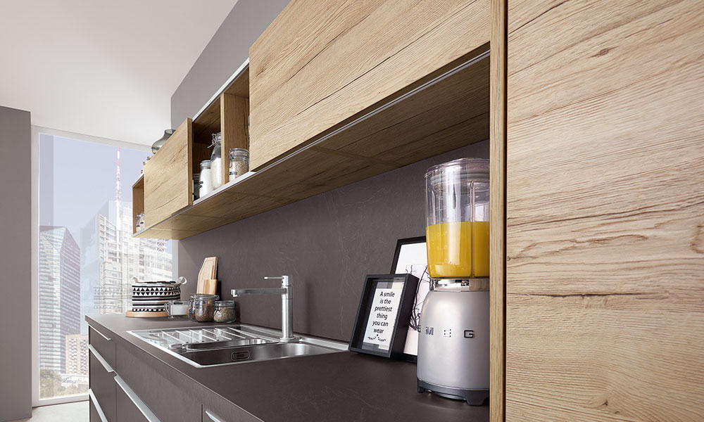 ¿Cocinas estrechas? Puede parecer un reto decorarlas pero si la organizas bien tendrás una cocina práctica y funcional cocinas estrechas