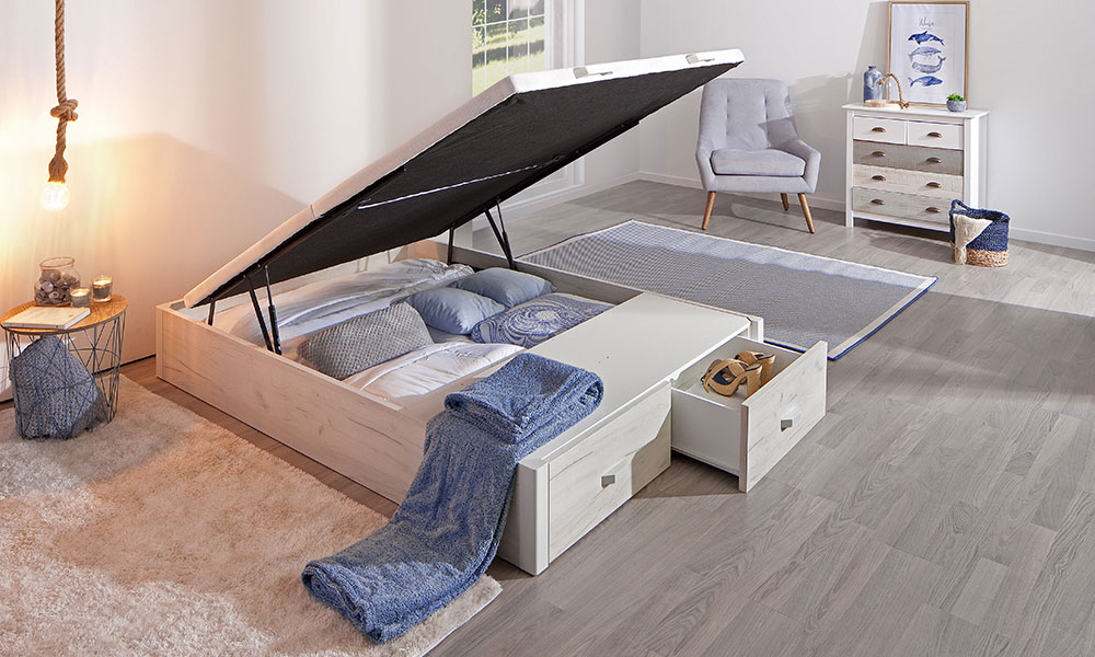 El canapé es uno de los mejores recursos para dormitorios pequeños. decorar habitacion matrimonio pequeña moderna