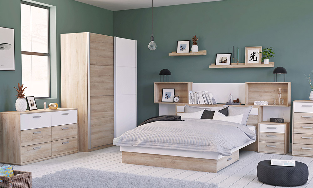 En una habitación de 15m2 tienes la opción de elegir qué elementos quieres en tu dormitorio según el espacio y el uso que vayas a darle: una cómoda, un sinfonier, un cabecero con almacenamiento... decorar una habitación de matrimonio pequeña moderna