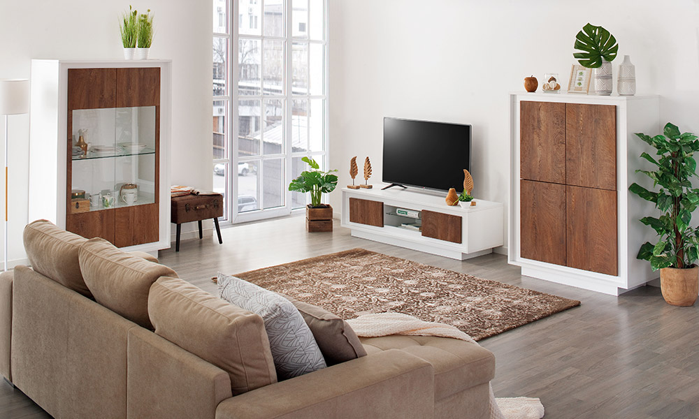 Una combinación de colores adecuada por aquí… Un pequeño cambio de mueble por allá y… ¡voilà! ¡Modernizado el salón con muebles clásicos! modernizar salon muebles clasicos