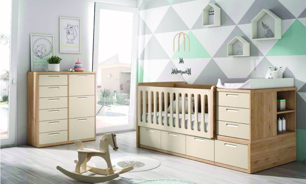 Cuna con cambiador en madera clara para crear una atmósfera acogedora muebles habitacion bebe
