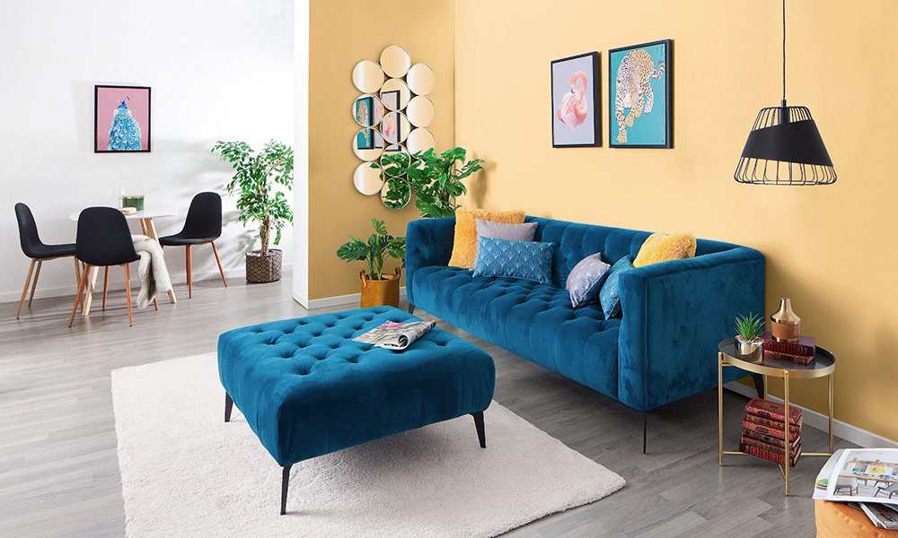 El sofá VEGA es la mezcla perfecta entre el clásico chester y el estilo de lo último en decoración: el terciopelo cuáles son los mejores sofás