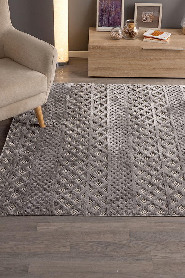 Jugar con las texturas de la alfombra y con los relieves aporta una visión distinta de las formas y colores de la estancia disimular suelo feo