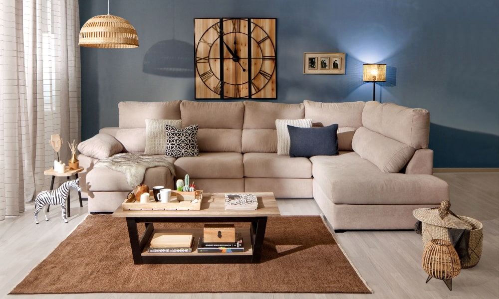 Rinconera convertible en cama derecha DEXTER, diseño sencillo y muy versátil. Lo tienes todo, lugar para descansar, espacio de almacenaje y cama extra. combinar cojines en un sofa beige en salon de paredes azules