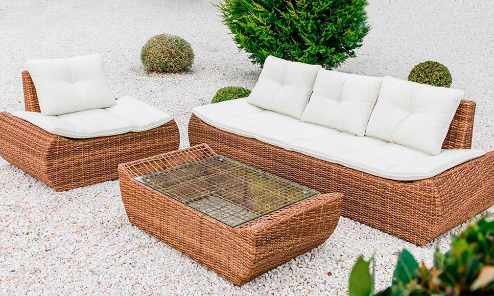 Personaliza tu jardín vertical artificial acorde a los muebles, sillones y elementos decorativos que tengas en casa como hacer un jardin vertical artificial