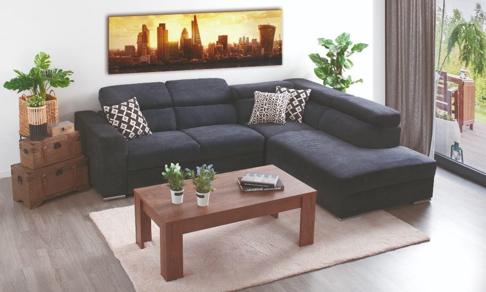 Usa piezas versátiles para decorar tu salon cuadrado 30 metros