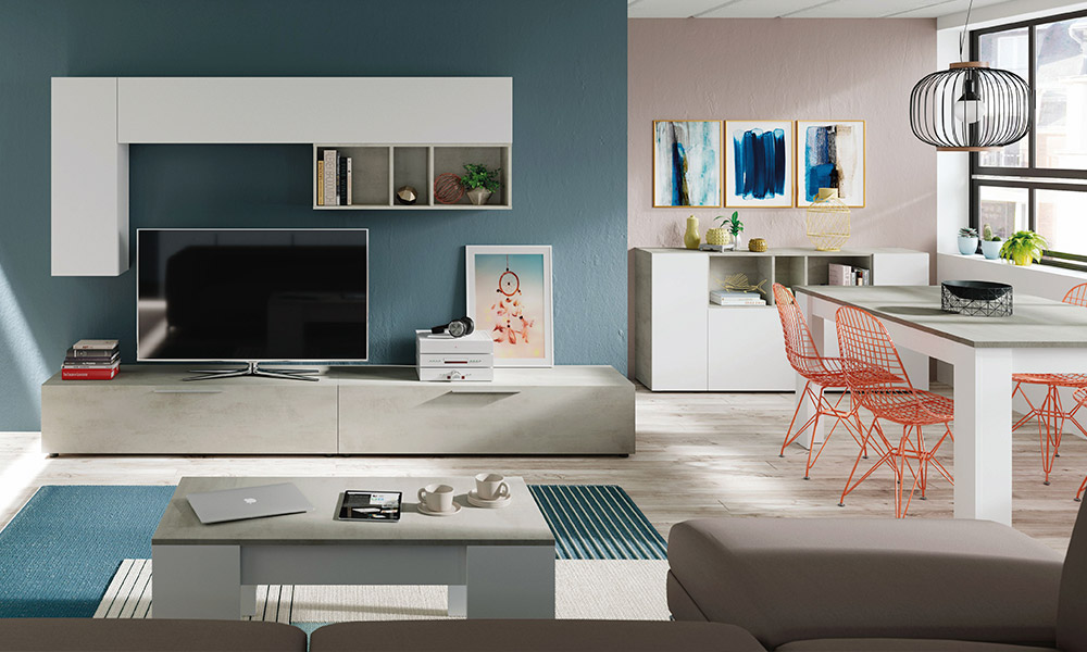 La gama de blancos y azules de este salón, da un toque muy luminoso y mediterráneo a la estancia estilo mediterráneo
