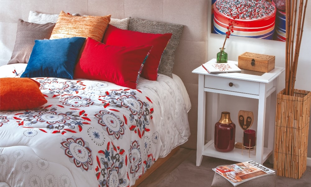 dormitorio rojo y blanco