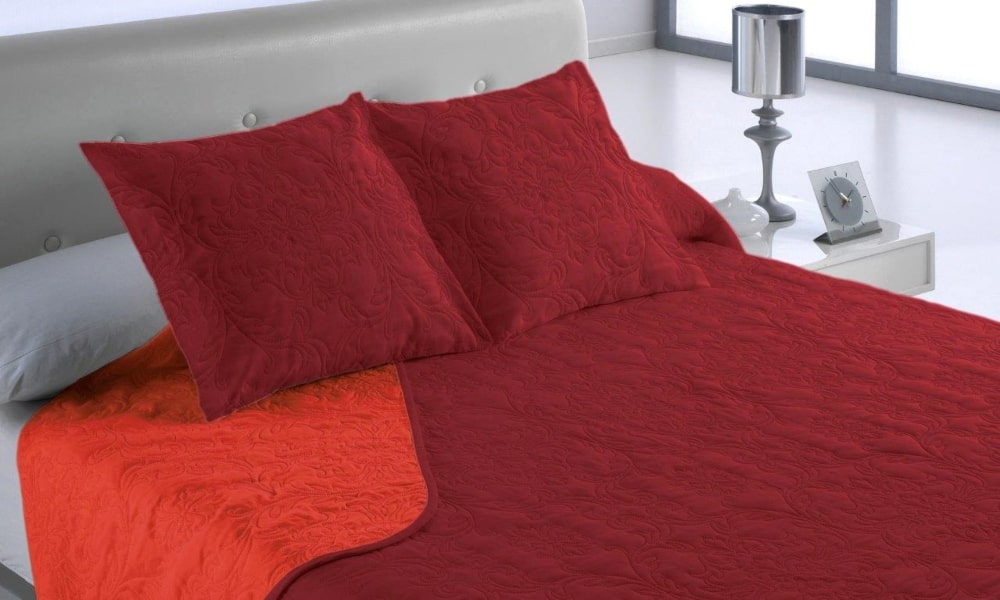 dormitorio rojo y blanco