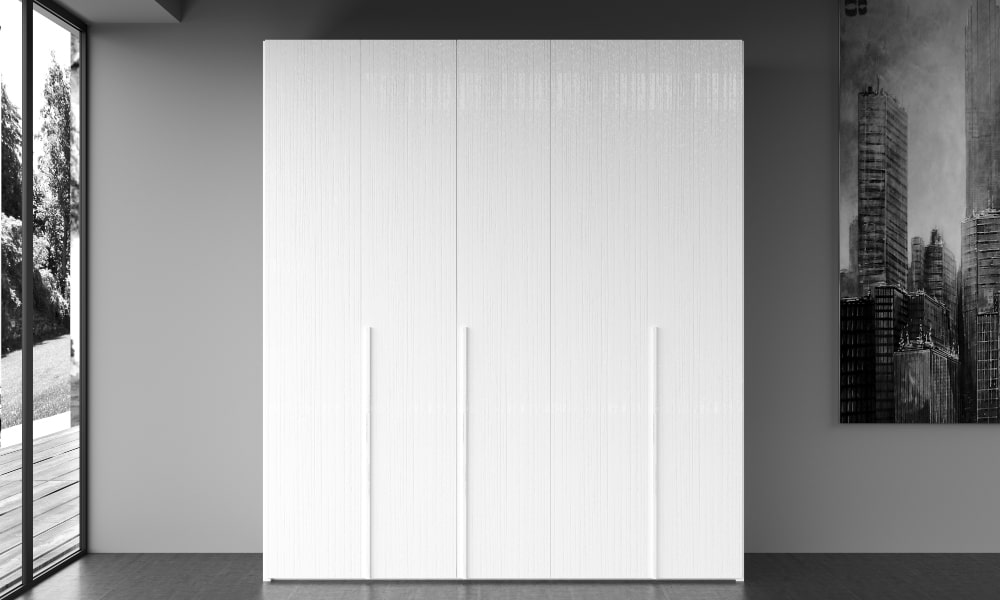 Además de tener un diseño minimalista con tiradores alargados, CLAUDIA está en sintonía con la tendencia de armarios grandes de gran capacidad. Otro plus, un color atemporal (blanco frassino). armarios decorados