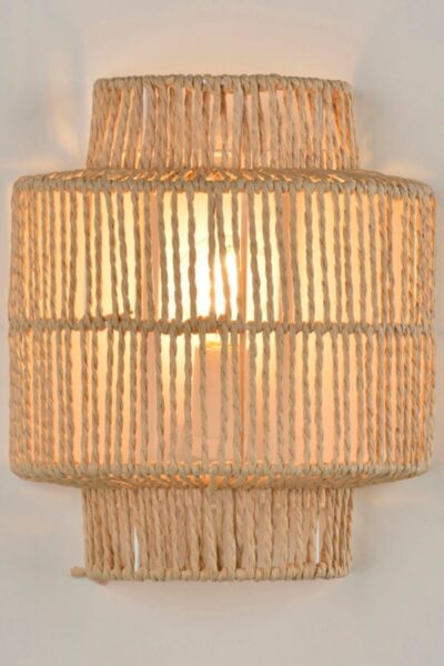 En una habitación con poco espacio, la iluminación natural y artificial debe cuidarse al máximo. colores para una habitacion pequeña