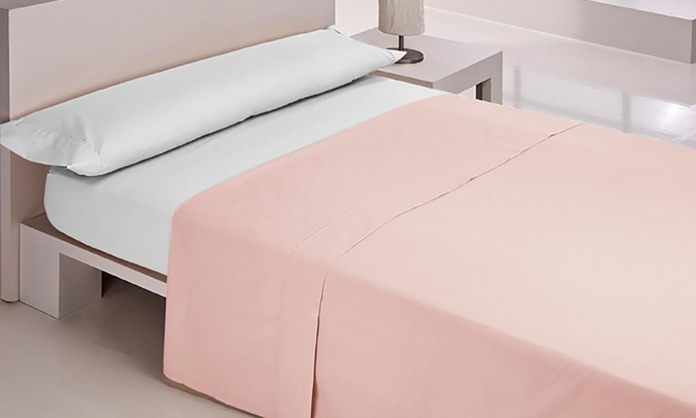 La paleta de colores para pintar habitaciones no se reduce al blanco. Y los complementos y accesorios, como las sábanas, también pintan tu dormitorio. colores para una habitacion pequeña