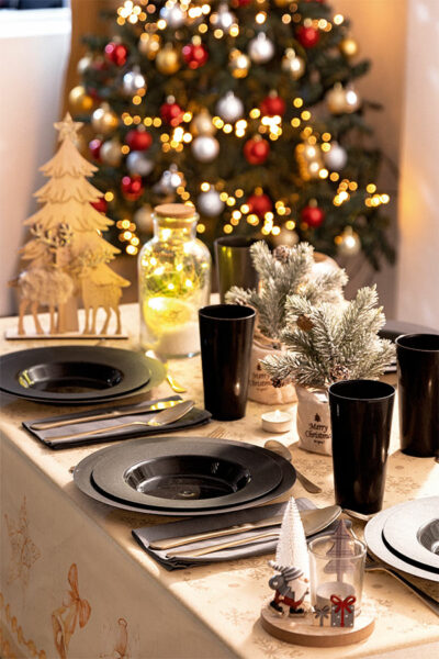 ¡Hay tantos recursos para una decoración navideña elegante y diferente! A continuación te damos algunas ideas al respecto: cuidados planta navidad