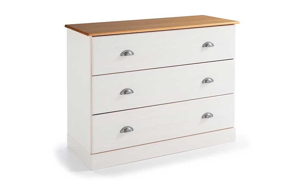 Un mueble auxiliar de aspecto minimalista puede adaptarse a cualquier espacio de tu casa. dormitorios estilo hamptons