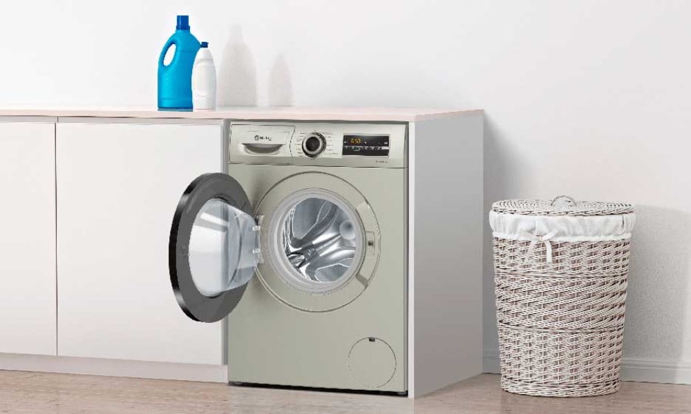 Ambiente de cocina con electrodoméstico de acero inoxidable Balay cocinas celestes