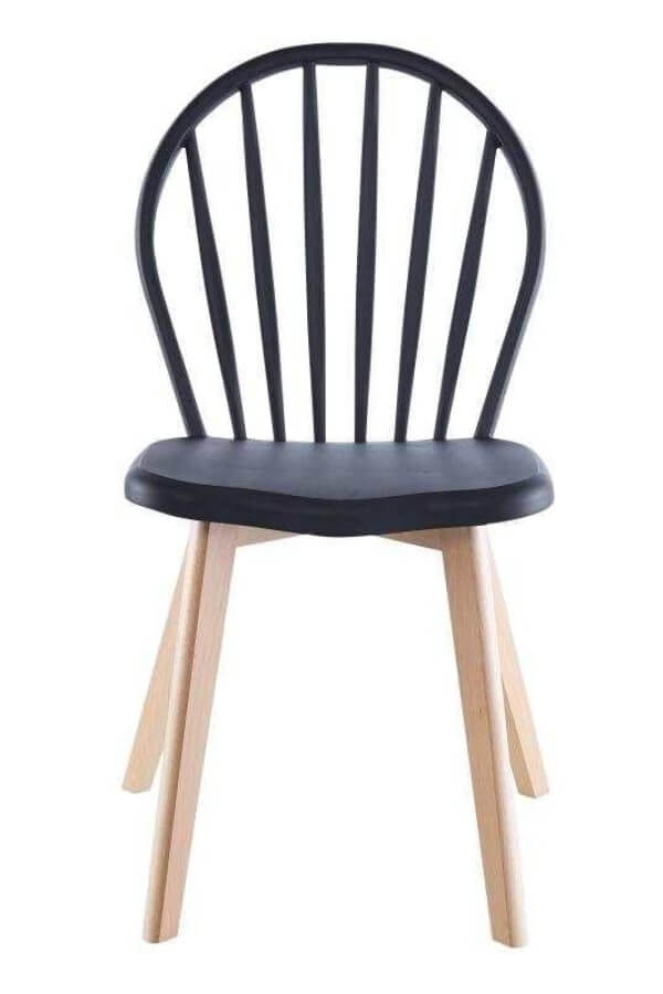 El color negro potencia al verde. Silla de cocina LAURA cocina verde mint