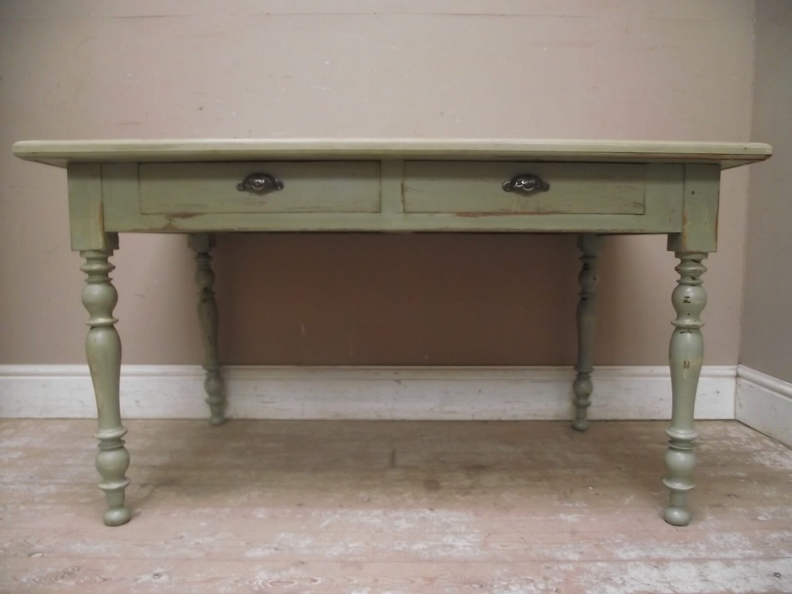 mesa de centro pintada a la tiza