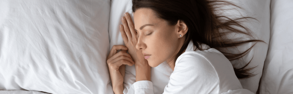 Cómo encontrar la mejor almohada para dormir de lado